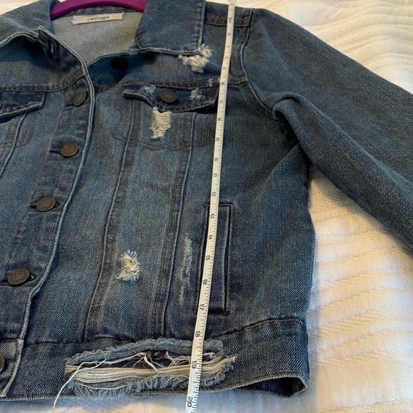 Refuge Women's Distressed Blue Jean Jacket Size Medium - Picture 14 of 16